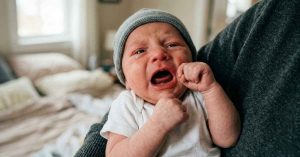 Neonato piange perchè ha sempre fame