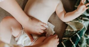 Cosa fare per le feci chiare nei bambini