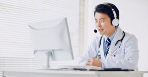 telemedicina, dottore che esegue seduta online