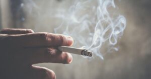 Cause più frequenti per la lingua bianca: fumo di sigaretta