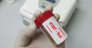 Raccolta del campione per esame sangue occulto nelle feci. 