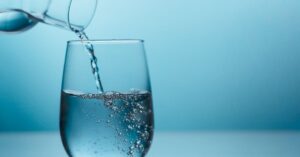 Idratazione come rimedio naturale contro la stomatite erpetica
