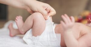 Cacca verde nel neonato e coliche