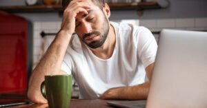 Lo stress può influenzare una disfunzione erettile.