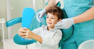 Il dentista pediatrico, o pedodontista, è lo specialista che si occupa della salute della bocca dei più piccoli