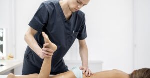 L'ortopedico pediatrico tratta pazienti più piccoli
