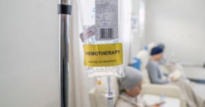 La chemioterapia è il trattamento principale contro la leucemia