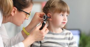 Visita dall'otorino pediatrico per il frenulo corto.