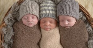 Triplette omozigoti: tre gemelli identici