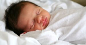 Il vaccino nel neonato causa sonnolenza.